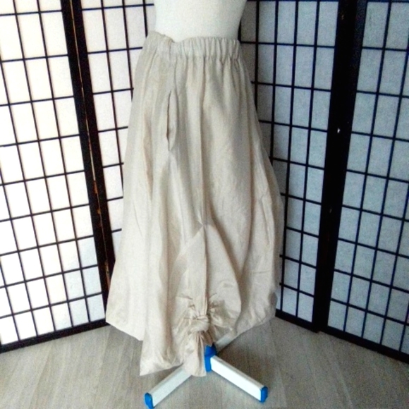 Nuovo Borgo extravagant balloon skirt. Size It48. Made in Italy. - Picture 5 of 10